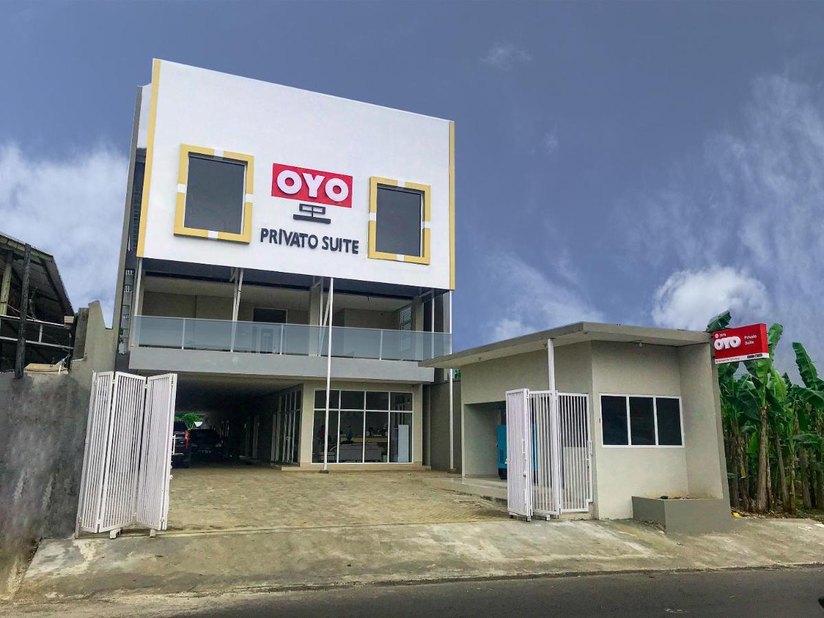 Oyo 2816 Privato Suite Kembaran Εξωτερικό φωτογραφία